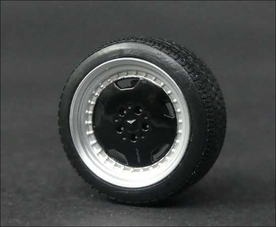 1:18 Mercedes 300 CE AMG Rim & Brake Set